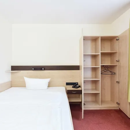 Hotel Mit-mensch 3*